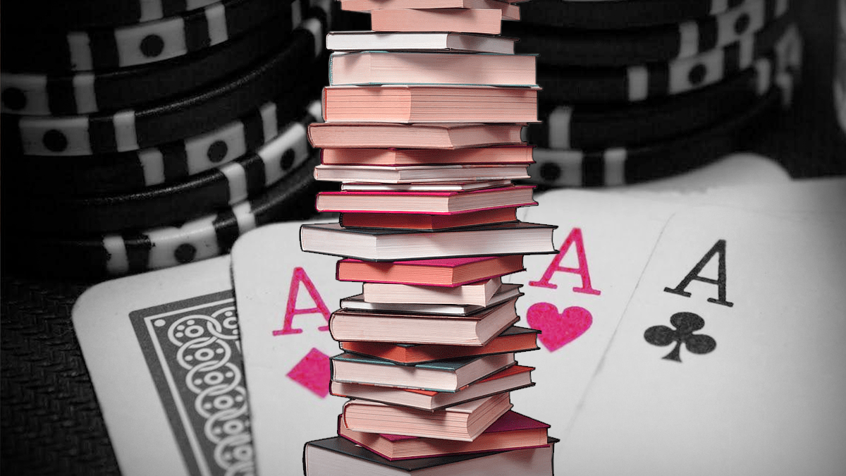 Tumpukan Buku di Depan Gambar Kartu dan Keripik Poker