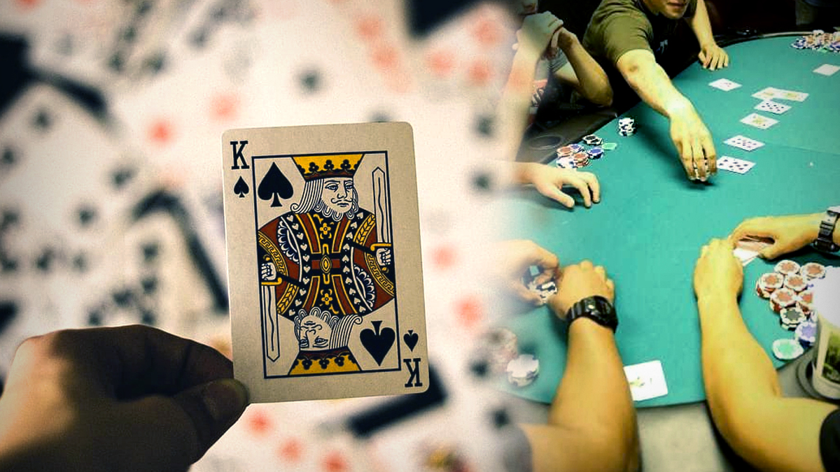 Closeup of King of Spades Dengan Latar Belakang Game Poker Rumah