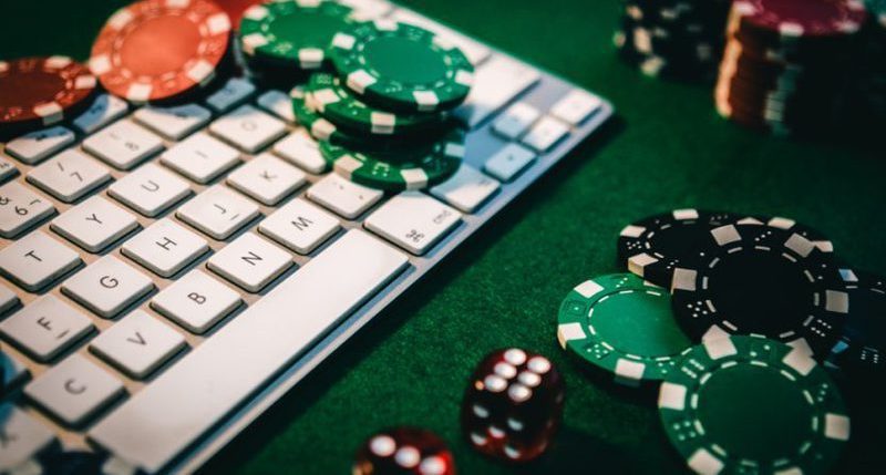 Bisakah Anda Menghidupi dengan Bermain Poker Online?