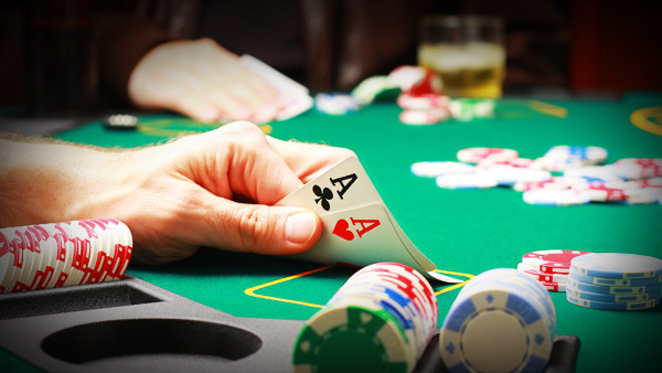 Bersinggungan dalam menghasilkan uang cepat? Mainkan permainan poker online