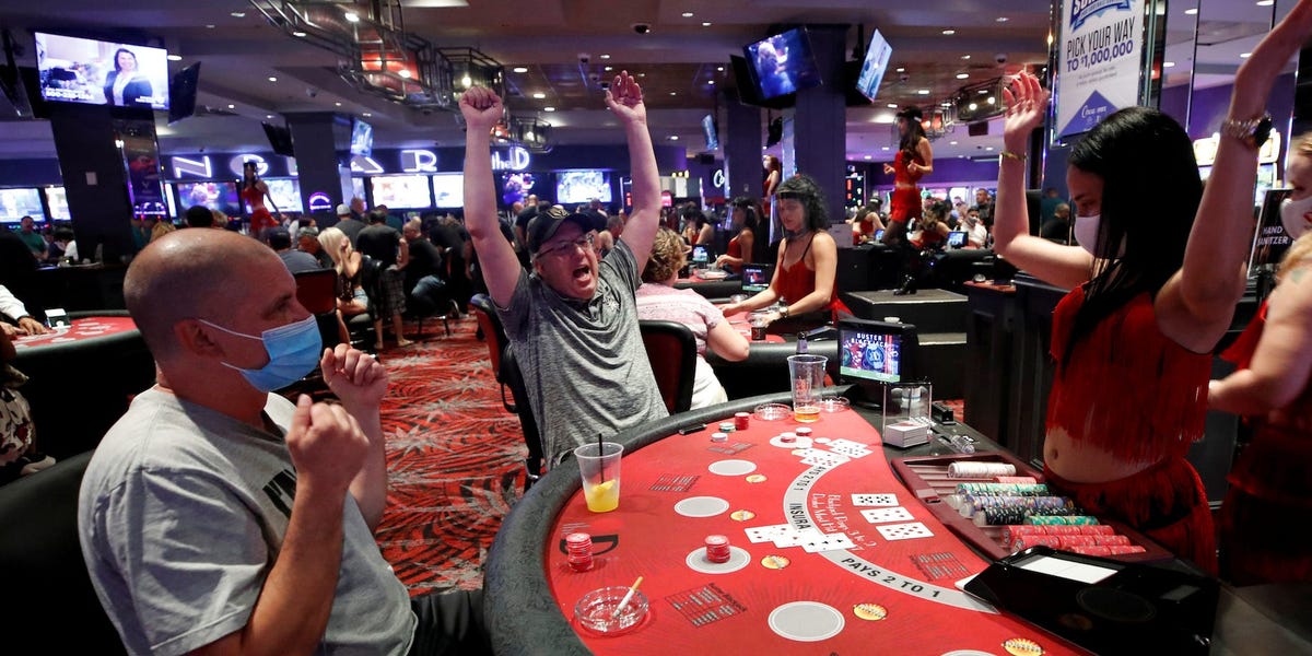 Poker online, bisnis permainan kasino tiga kali lipat saat kasino tutup