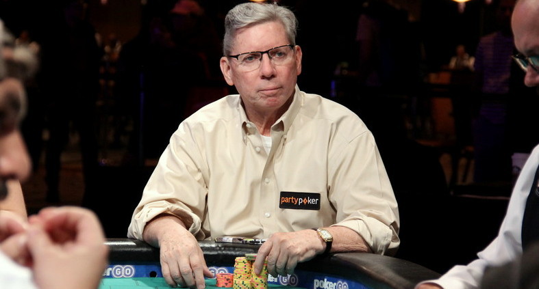 Memainkan Taruhan Besar Hollywood Hold'em Dengan Duta Poker Mike Sexton