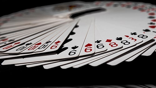 Bagaimana bermain Rummy dapat meningkatkan permainan poker Anda