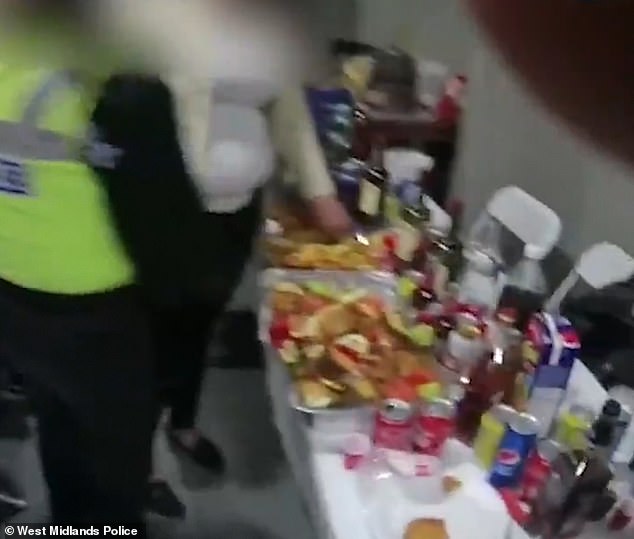 Polisi West Midlands menemukan meja prasmanan untuk pesta ulang tahun yang rusak