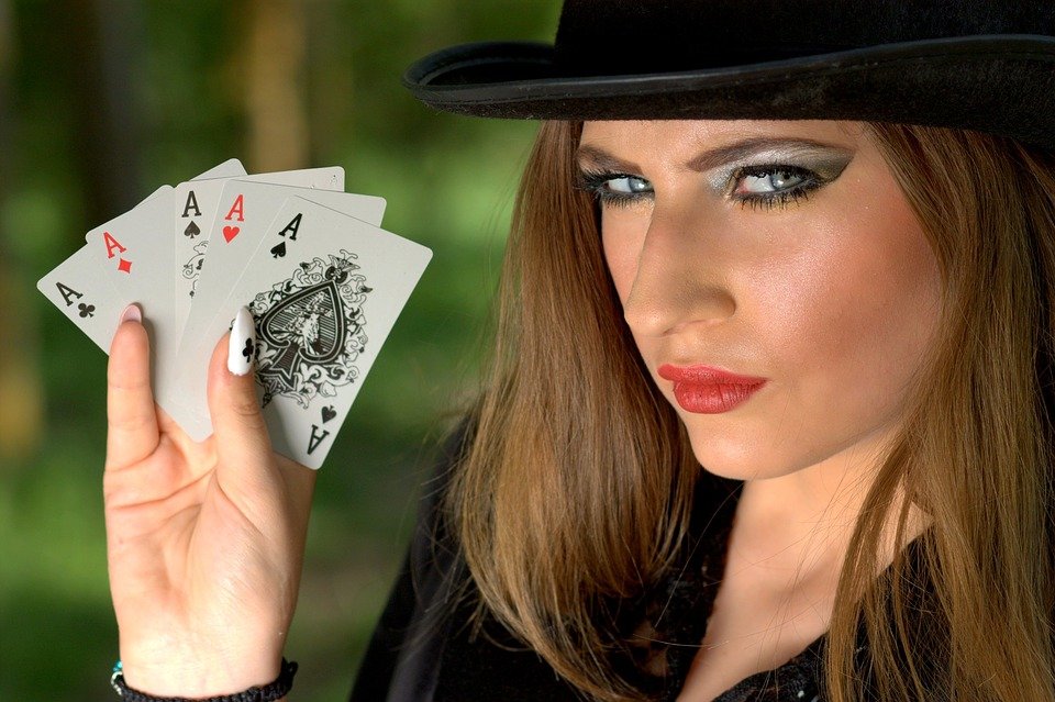 Poker vs Blackjack: Mana yang lebih baik untuk Anda?