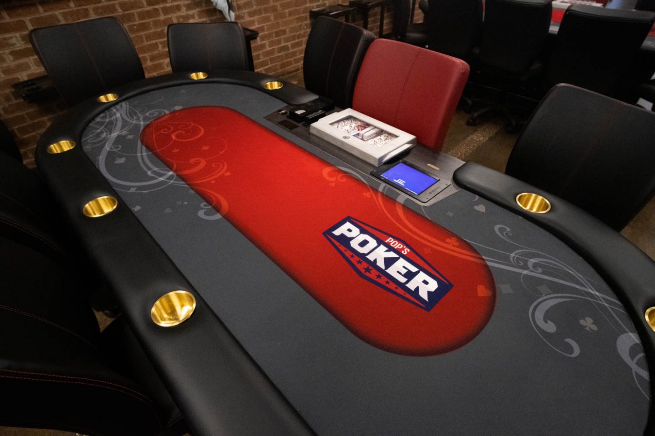 Virginia tidak memiliki kamar poker berlisensi. Seorang ketua dewan perjudian negara bagian tetap membukanya.